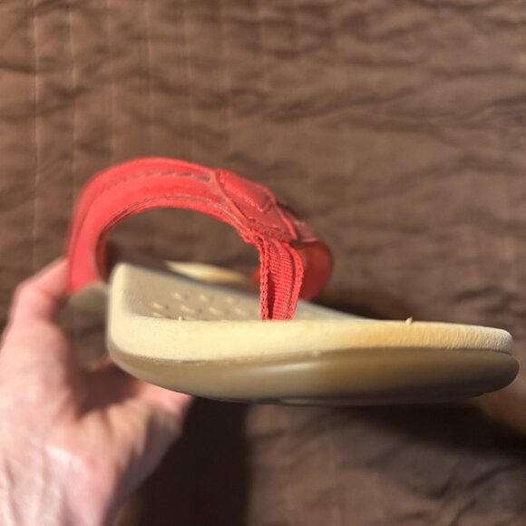 Red Vionic Flip Flop Sandals - Picture 2 of 4